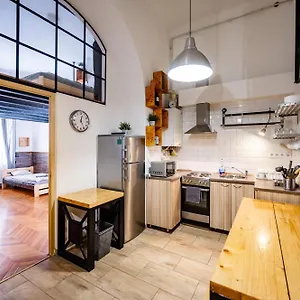 Appartamento Location 2 Bedrooms - 2 Bathrooms, Budapest